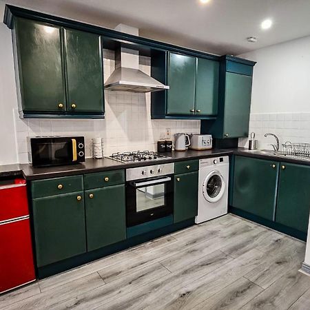 Modern City Centre Apartment Белфаст Екстер'єр фото